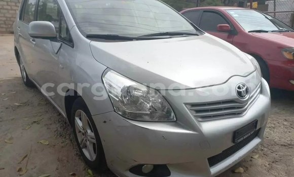 Sayi Na hannu Toyota Corolla Verso Azurfa Mota in Accra a Greater Accra Sayi Na hannu Toyota Corolla Verso Azurfa Mota in Accra a Greater Accra