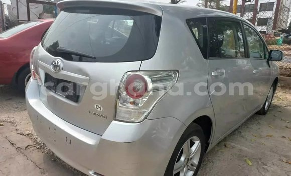 Sayi Na hannu Toyota Corolla Verso Azurfa Mota in Accra a Greater Accra Sayi Na hannu Toyota Corolla Verso Azurfa Mota in Accra a Greater Accra