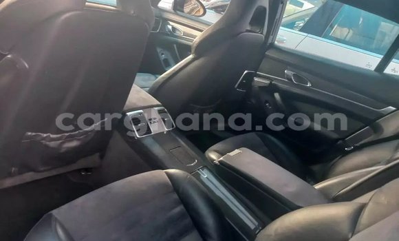 Ra Àlòkù Porsche Panamera Black Ọkọ̀ in Accra ni Greater Accra Ra Àlòkù Porsche Panamera Black Ọkọ̀ in Accra ni Greater Accra