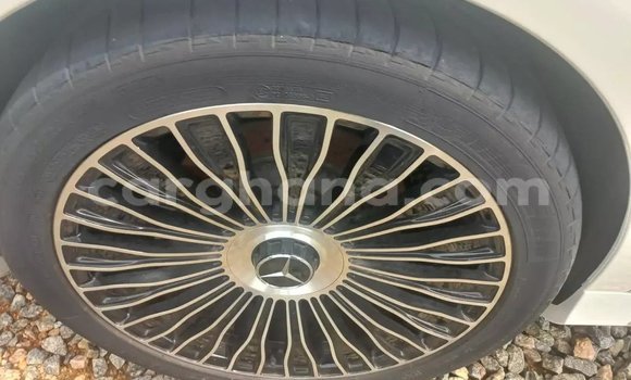 Sayi Na hannu Mercedes‒Benz S–Class White Mota in Accra a Greater Accra Sayi Na hannu Mercedes‒Benz S–Class White Mota in Accra a Greater Accra