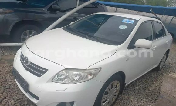 Sayi Na hannu Toyota Corolla White Mota in Accra a Greater Accra