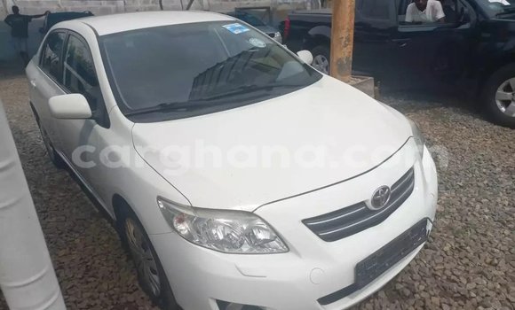 Sayi Na hannu Toyota Corolla White Mota in Accra a Greater Accra Sayi Na hannu Toyota Corolla White Mota in Accra a Greater Accra