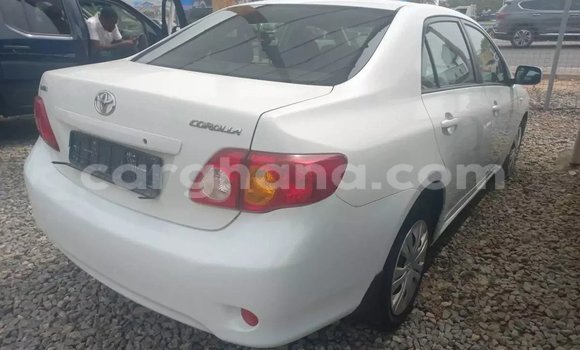 Sayi Na hannu Toyota Corolla White Mota in Accra a Greater Accra Sayi Na hannu Toyota Corolla White Mota in Accra a Greater Accra