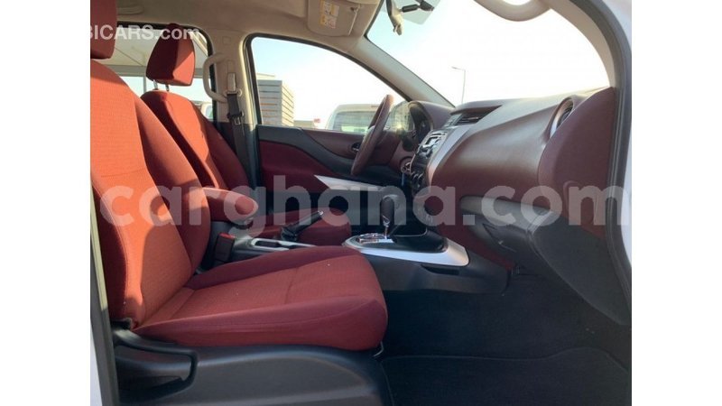 Big with watermark nissan navara ashanti import dubai 54475