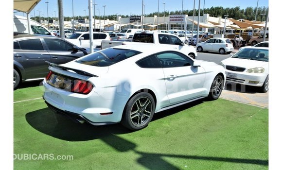 Ra Imported Ford Mustang funfun Ọkọ̀ in Import - Dubai ni Ashanti Ra Imported Ford Mustang funfun Ọkọ̀ in Import - Dubai ni Ashanti