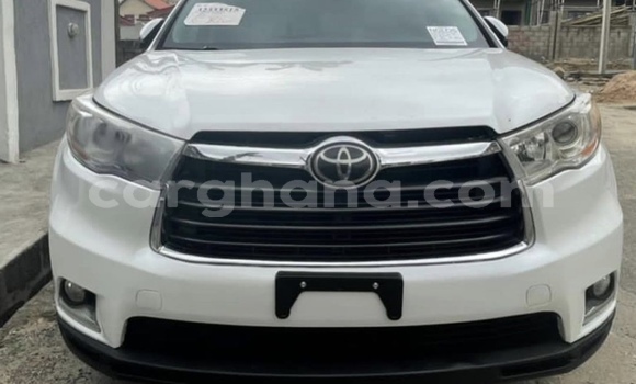 Ra Àlòkù Toyota Highlander funfun Ọkọ̀ in Accra ni Greater Accra Ra Àlòkù Toyota Highlander funfun Ọkọ̀ in Accra ni Greater Accra