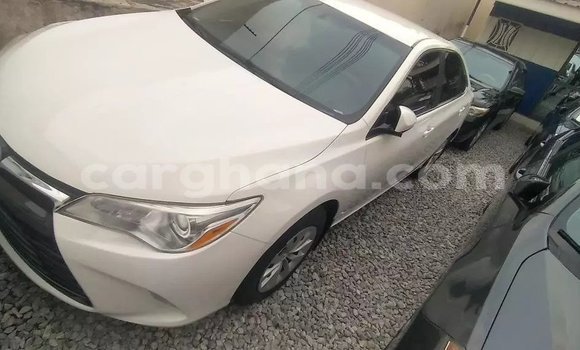 Sayi Na hannu Toyota Camry White Mota in Accra a Greater Accra Sayi Na hannu Toyota Camry White Mota in Accra a Greater Accra