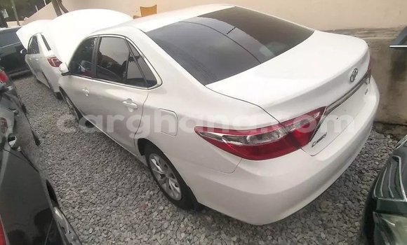 Sayi Na hannu Toyota Camry White Mota in Accra a Greater Accra Sayi Na hannu Toyota Camry White Mota in Accra a Greater Accra