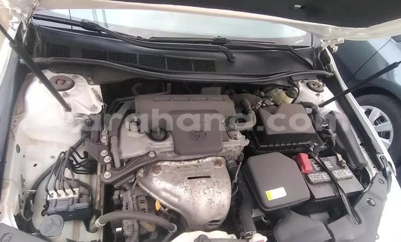 Sayi Na hannu Toyota Camry White Mota in Accra a Greater Accra Sayi Na hannu Toyota Camry White Mota in Accra a Greater Accra