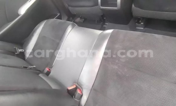 Ra Àlòkù Toyota Camry funfun Ọkọ̀ in Accra ni Greater Accra Ra Àlòkù Toyota Camry funfun Ọkọ̀ in Accra ni Greater Accra