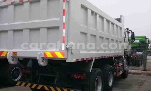 Ra Àlòkù Howo Sinotruck funfun Ọkọ̀ akẹ́rù ńlá in Sekondi–Takoradi Metropolitan ni Oorun Ra Àlòkù Howo Sinotruck funfun Ọkọ̀ akẹ́rù ńlá in Sekondi–Takoradi Metropolitan ni Oorun