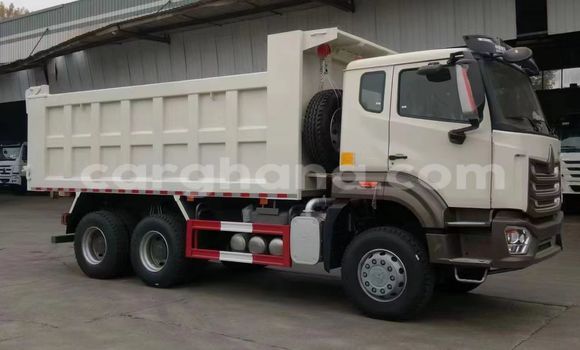 Ra Àlòkù Howo Sinotruck funfun Ọkọ̀ akẹ́rù ńlá in Sekondi–Takoradi Metropolitan ni Oorun Ra Àlòkù Howo Sinotruck funfun Ọkọ̀ akẹ́rù ńlá in Sekondi–Takoradi Metropolitan ni Oorun