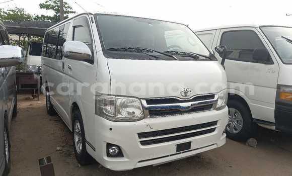 Sayi Na hannu Toyota Hiace White Mota in Takoradi a Yamma