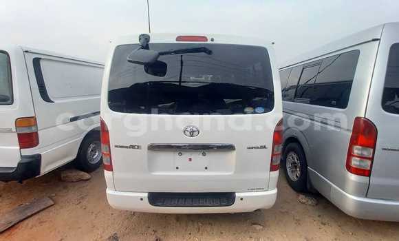 Ra Àlòkù Toyota Hiace funfun Ọkọ̀ in Iwọn didun ni Oorun Ra Àlòkù Toyota Hiace funfun Ọkọ̀ in Iwọn didun ni Oorun