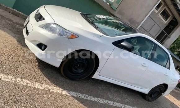 Sayi Na hannu Toyota Corolla White Mota in Accra a Greater Accra Sayi Na hannu Toyota Corolla White Mota in Accra a Greater Accra