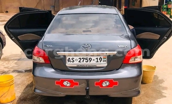 Sayi Na hannu Toyota Yaris Black Mota in Accra a Greater Accra