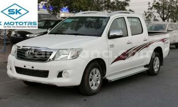 Sayi Imported Toyota Hilux White Mota in Import - Dubai a Ashanti Sayi Imported Toyota Hilux White Mota in Import - Dubai a Ashanti