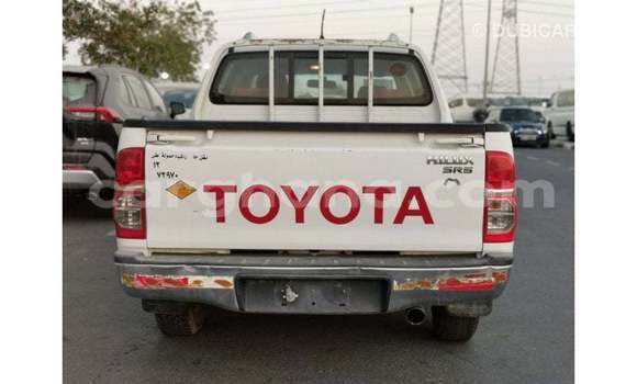 Sayi Imported Toyota Hilux White Mota in Import - Dubai a Ashanti Sayi Imported Toyota Hilux White Mota in Import - Dubai a Ashanti