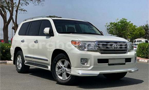 Sayi Imported Toyota Land Cruiser White Mota in Import - Dubai a Ashanti