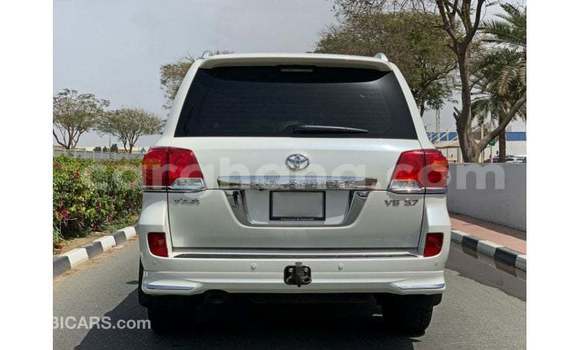 Sayi Imported Toyota Land Cruiser White Mota in Import - Dubai a Ashanti Sayi Imported Toyota Land Cruiser White Mota in Import - Dubai a Ashanti
