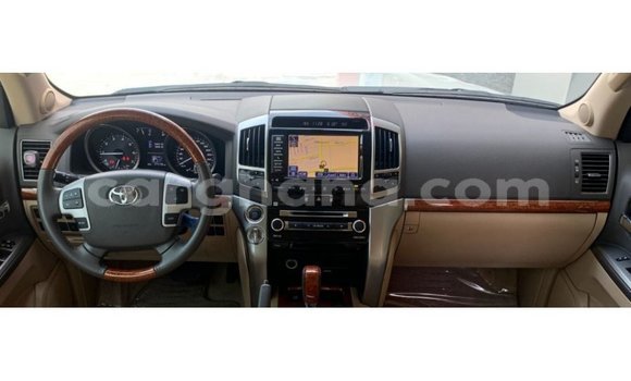 Sayi Imported Toyota Land Cruiser White Mota in Import - Dubai a Ashanti Sayi Imported Toyota Land Cruiser White Mota in Import - Dubai a Ashanti