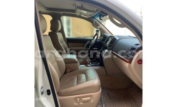Sayi Imported Toyota Land Cruiser White Mota in Import - Dubai a Ashanti Sayi Imported Toyota Land Cruiser White Mota in Import - Dubai a Ashanti