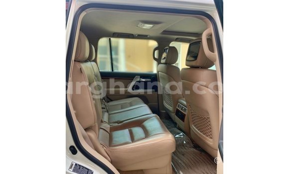 Sayi Imported Toyota Land Cruiser White Mota in Import - Dubai a Ashanti Sayi Imported Toyota Land Cruiser White Mota in Import - Dubai a Ashanti