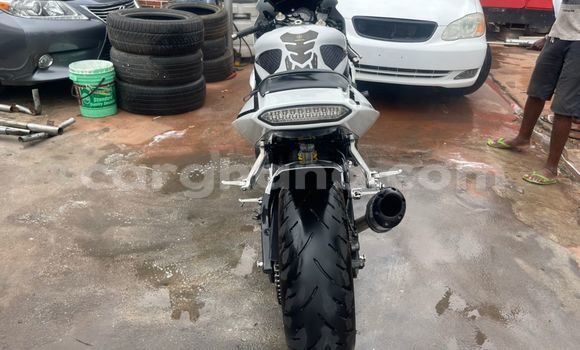 Buy New Yamaha R1 White Bike in Sekondi–Takoradi Metropolitan in Western Buy New Yamaha R1 White Bike in Sekondi–Takoradi Metropolitan in Western