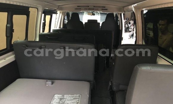 Sayi Na hannu Toyota Hiace White Mota in Kumasi a Ashanti Sayi Na hannu Toyota Hiace White Mota in Kumasi a Ashanti