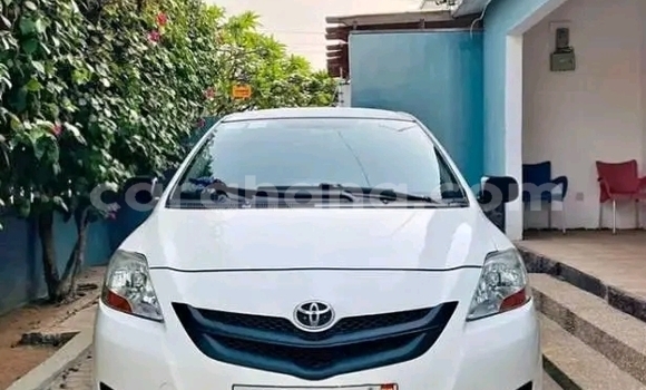 Buy Used Toyota Yaris White Car in Accra in Greater Accra