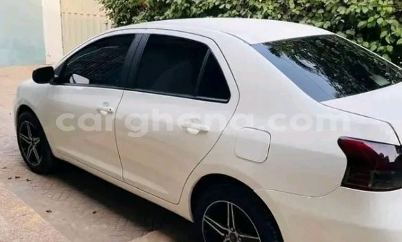 Ra Àlòkù Toyota Yaris funfun Ọkọ̀ in Accra ni Greater Accra Ra Àlòkù Toyota Yaris funfun Ọkọ̀ in Accra ni Greater Accra