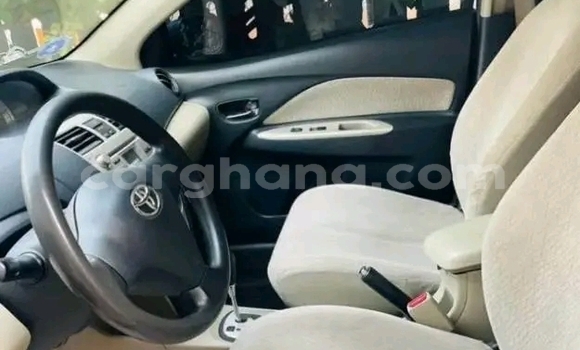 Ra Àlòkù Toyota Yaris funfun Ọkọ̀ in Accra ni Greater Accra Ra Àlòkù Toyota Yaris funfun Ọkọ̀ in Accra ni Greater Accra
