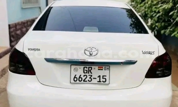 Ra Àlòkù Toyota Yaris funfun Ọkọ̀ in Accra ni Greater Accra Ra Àlòkù Toyota Yaris funfun Ọkọ̀ in Accra ni Greater Accra