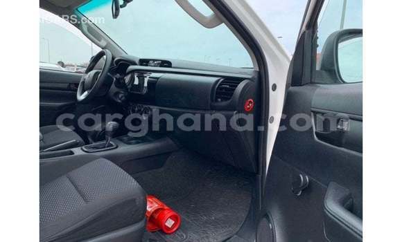 Ra Imported Toyota Hilux funfun Ọkọ̀ in Import - Dubai ni Ashanti Ra Imported Toyota Hilux funfun Ọkọ̀ in Import - Dubai ni Ashanti