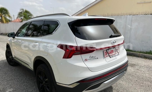 Ra Àlòkù Hyundai Santa Fe funfun Ọkọ̀ in Sekondi–Takoradi Metropolitan ni Oorun Ra Àlòkù Hyundai Santa Fe funfun Ọkọ̀ in Sekondi–Takoradi Metropolitan ni Oorun