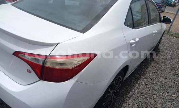 Sayi Na hannu Toyota Corolla White Mota in Accra a Greater Accra Sayi Na hannu Toyota Corolla White Mota in Accra a Greater Accra