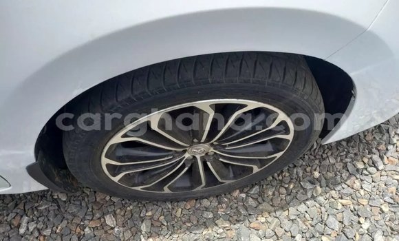 Sayi Na hannu Toyota Corolla White Mota in Accra a Greater Accra Sayi Na hannu Toyota Corolla White Mota in Accra a Greater Accra