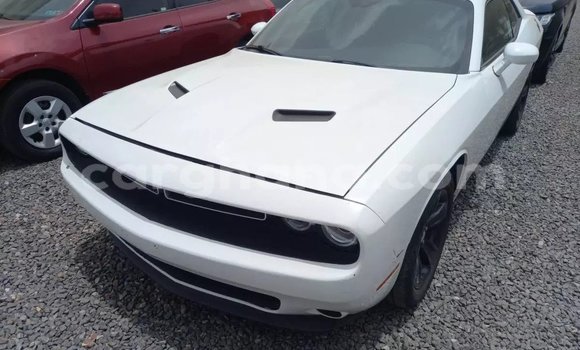 Buy Used Dodge Challenger White Car in Accra in Greater Accra Buy Used Dodge Challenger White Car in Accra in Greater Accra