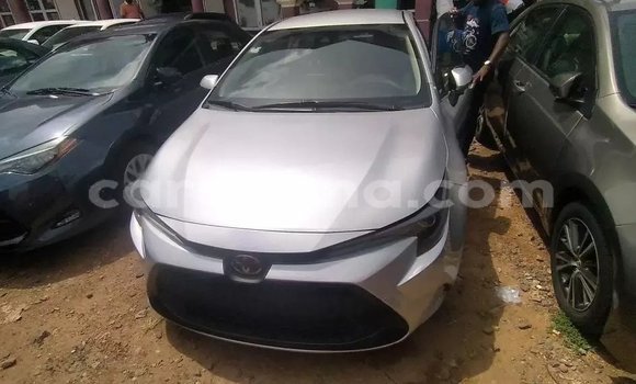 Sayi Na hannu Toyota Corolla Azurfa Mota in Accra a Greater Accra