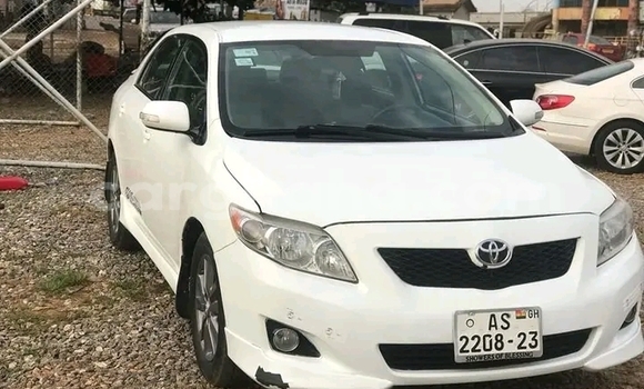 Ra Àlòkù Toyota Corolla funfun Ọkọ̀ in Accra ni Greater Accra