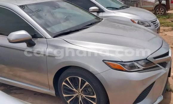 Ra Àlòkù Toyota Camry Silver Ọkọ̀ in Accra ni Greater Accra