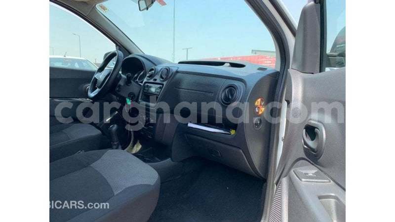 Big with watermark renault 18 ashanti import dubai 54820