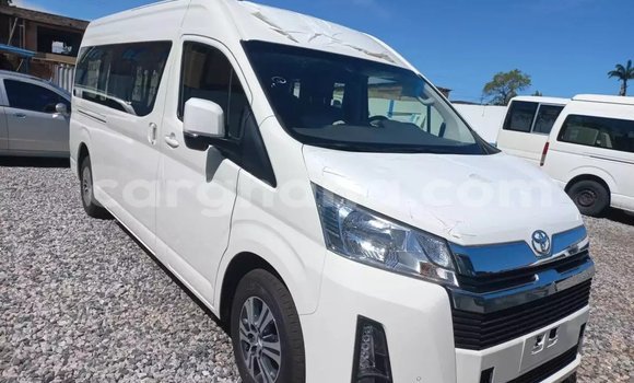 Ra Àlòkù Toyota Grand HiAce funfun Ọkọ̀ in Accra ni Greater Accra