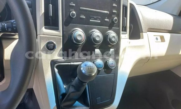 Ra Àlòkù Toyota Grand HiAce funfun Ọkọ̀ in Accra ni Greater Accra Ra Àlòkù Toyota Grand HiAce funfun Ọkọ̀ in Accra ni Greater Accra