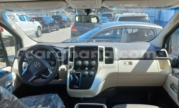 Ra Àlòkù Toyota Grand HiAce funfun Ọkọ̀ in Accra ni Greater Accra Ra Àlòkù Toyota Grand HiAce funfun Ọkọ̀ in Accra ni Greater Accra