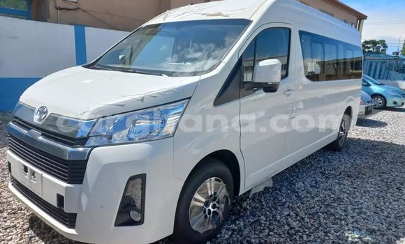 Ra Àlòkù Toyota Grand HiAce funfun Ọkọ̀ in Accra ni Greater Accra Ra Àlòkù Toyota Grand HiAce funfun Ọkọ̀ in Accra ni Greater Accra