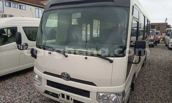 Sayi Na hannu Toyota Coaster White Mota in Accra a Greater Accra Sayi Na hannu Toyota Coaster White Mota in Accra a Greater Accra