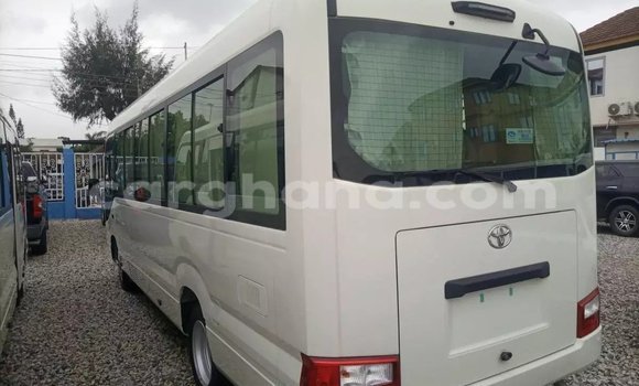 Sayi Na hannu Toyota Coaster White Mota in Accra a Greater Accra Sayi Na hannu Toyota Coaster White Mota in Accra a Greater Accra