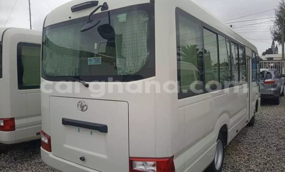 Sayi Na hannu Toyota Coaster White Mota in Accra a Greater Accra Sayi Na hannu Toyota Coaster White Mota in Accra a Greater Accra