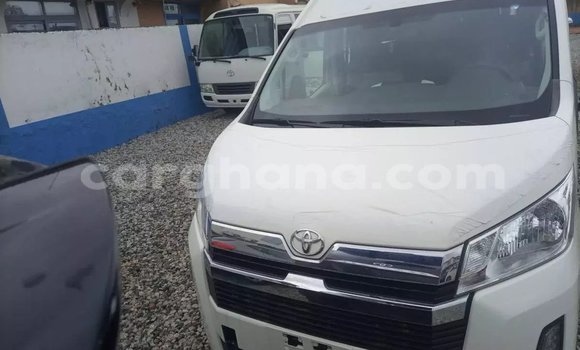 Sayi Na hannu Toyota Hiace White Mota in Accra a Greater Accra